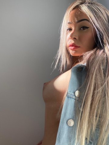 Barbara Rodrigues, uma acompanhante de luxo Loira e Natural de olhos Castanho Escuro, que atende na cidade de Floripa