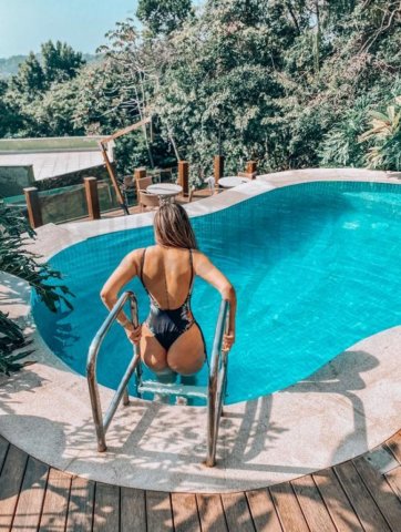 Barbara Rodrigues, uma acompanhante de luxo Loira e Natural de olhos Castanho Escuro, que atende na cidade de Floripa
