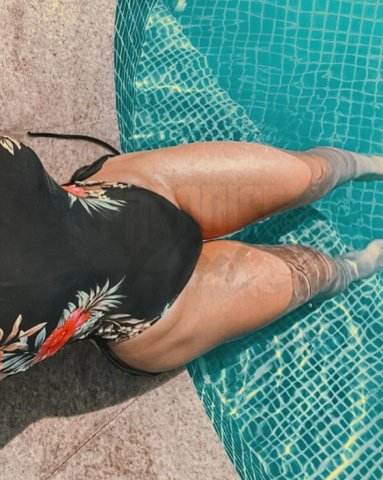 Barbara Rodrigues, uma acompanhante de luxo Loira e Natural de olhos Castanho Escuro, que atende na cidade de Floripa