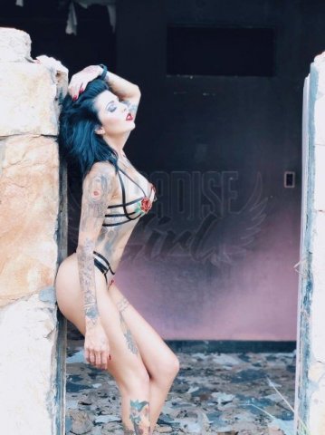 Aline Bitencurt, uma acompanhante de luxo  e Mulherão de olhos Castanho Escuro, que atende na cidade de Cuiabá