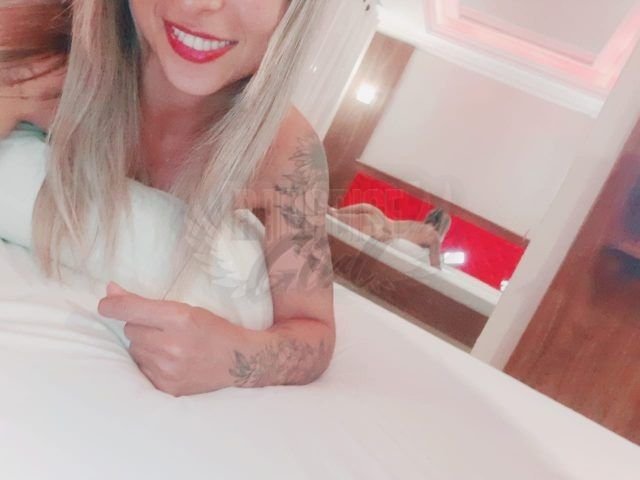 Gaby Costa, uma acompanhante de luxo Loira e Mignon de olhos , que atende na cidade de Cuiabá