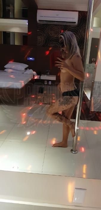 Gaby Costa, uma acompanhante de luxo Loira e Mignon de olhos , que atende na cidade de Cuiabá