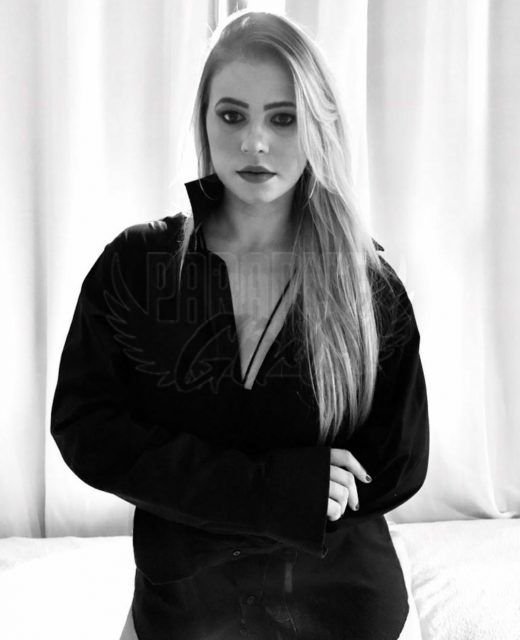 Anne Gaúcha, uma acompanhante de luxo Loira e Natural de olhos Castanho Escuro, que atende na cidade de Ribeirão Preto