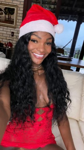 Amanda Lima, uma acompanhante de luxo Mulata e Mignon de olhos Castanho Escuro, que atende na cidade de 