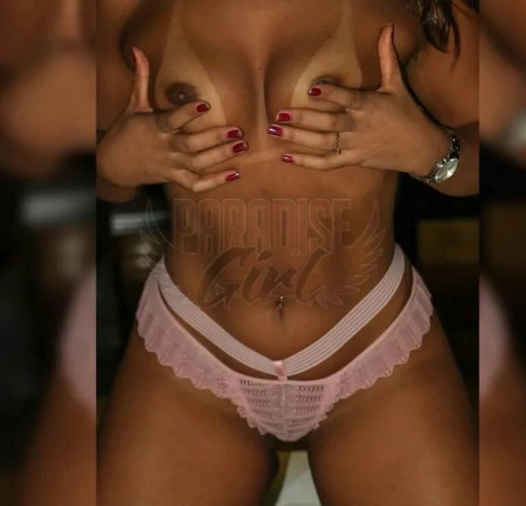 Talita , uma acompanhante de luxo  e Natural de olhos Castanho Escuro, que atende na cidade de Natal