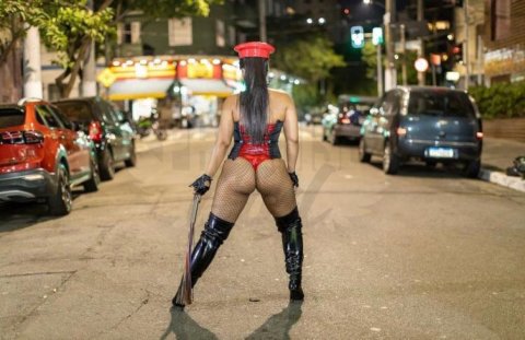 Inara Doutrinadora, uma acompanhante de luxo  e Mulherão de olhos Castanho Escuro, que atende na cidade de Rio de Janeiro