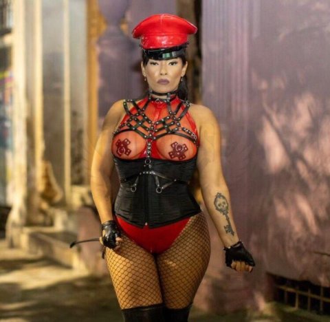 Inara Doutrinadora, uma acompanhante de luxo  e Mulherão de olhos Castanho Escuro, que atende na cidade de São Paulo