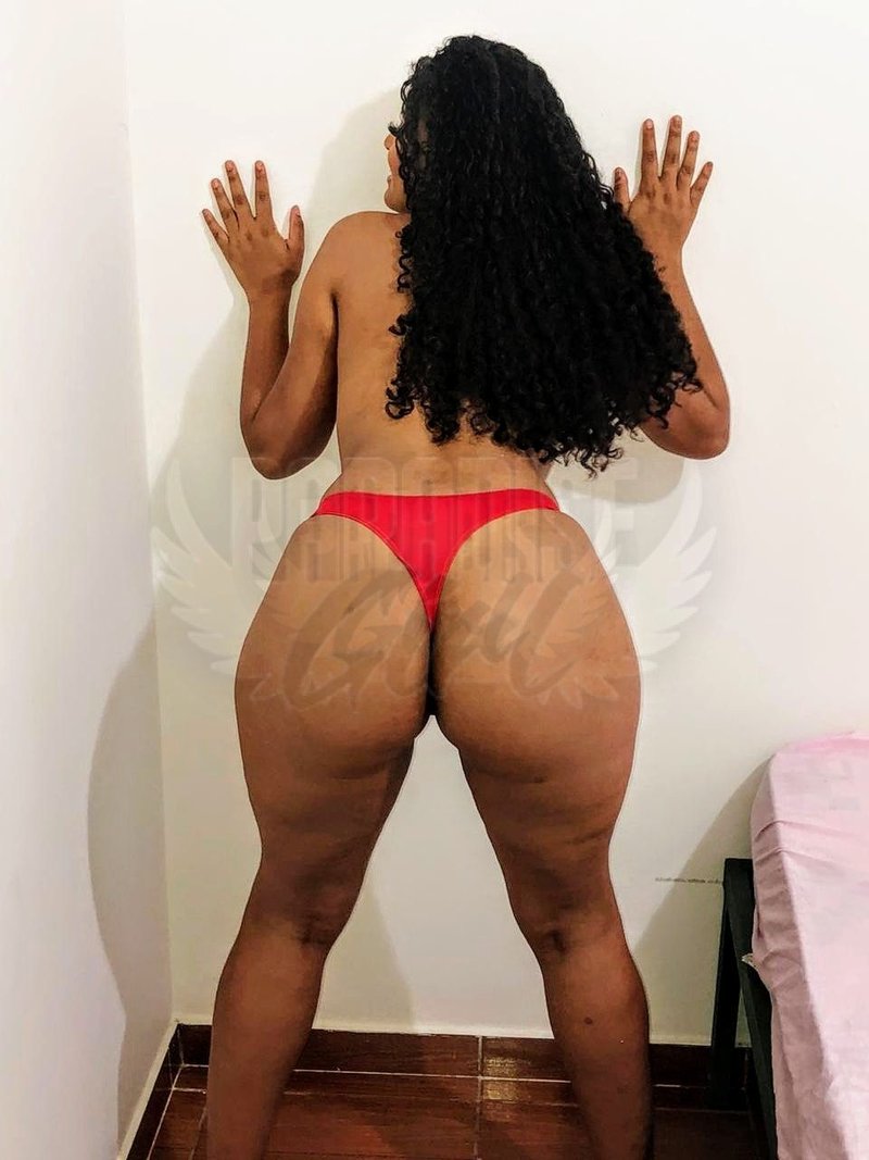 Maria Júlia, uma acompanhante de luxo  e Natural de olhos Castanho Escuro, que atende na cidade de Cuiabá