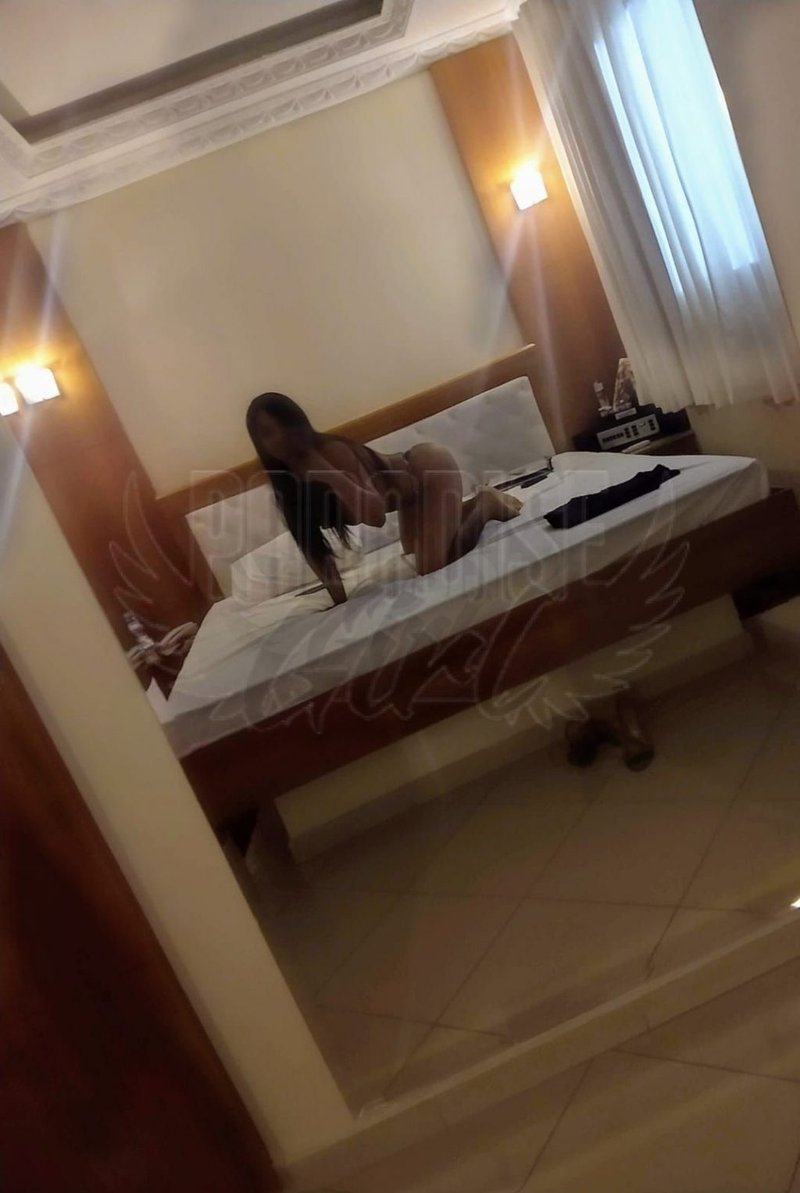 Solange Paixão, uma acompanhante de luxo  e Mulherão de olhos Castanho Escuro, que atende na cidade de Cuiabá