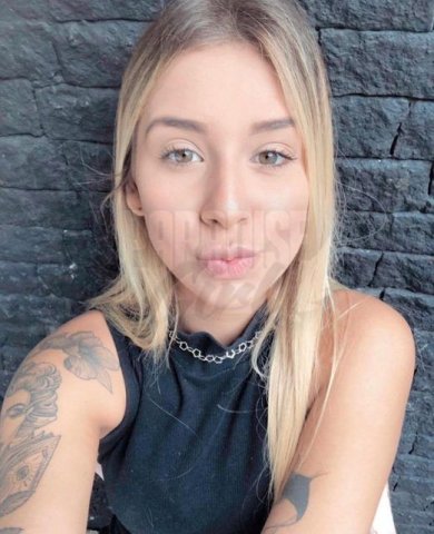 Geovanna Villela, uma acompanhante de luxo Loira e Mignon de olhos Castanho Esverdeado, que atende na cidade de Santos