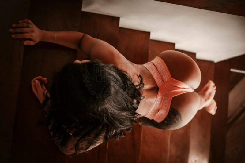 Isis Boaventura, uma acompanhante de luxo  e Mulherão de olhos Castanho Escuro, que atende na cidade de Natal