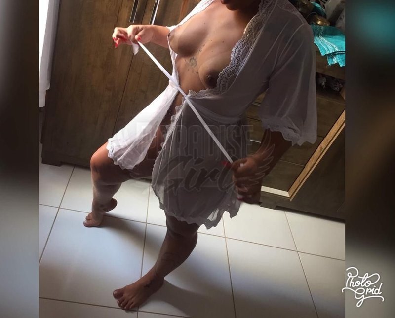 Sara Bela, uma acompanhante de luxo  e Mulherão de olhos Castanho Escuro, que atende na cidade de Cuiabá