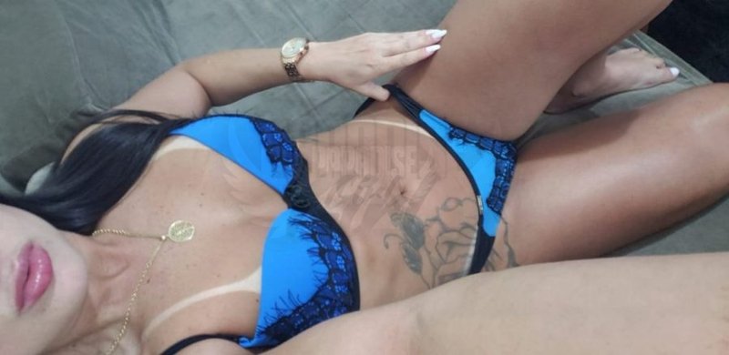 Monike Ferraz, uma acompanhante de luxo  e Sarada de olhos Castanho Escuro, que atende na cidade de Floripa