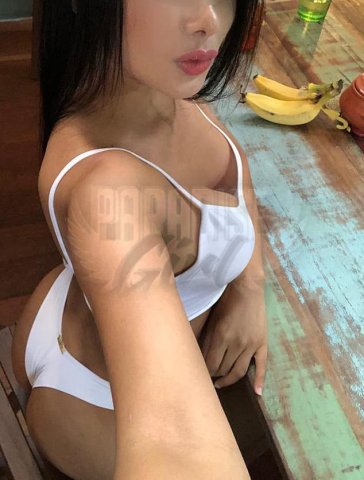 Baby Goianinha, uma acompanhante de luxo  e Mignon de olhos Castanho Escuro, que atende na cidade de Floripa