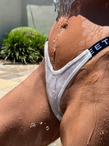 Beatriz Borges, uma acompanhante de luxo Morena e Esbelta de olhos Castanho Escuro, que atende na cidade de Rio de Janeiro