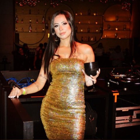 Teh Angel, uma acompanhante de luxo  e Mignon de olhos Castanho Escuro, que atende na cidade de São Paulo