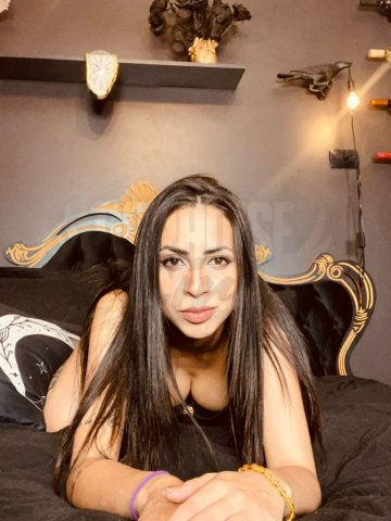 Teh Angel, uma acompanhante de luxo  e Mignon de olhos Castanho Escuro, que atende na cidade de São Paulo