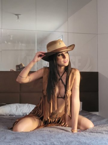 Teh Angel, uma acompanhante de luxo  e Mignon de olhos Castanho Escuro, que atende na cidade de São Paulo