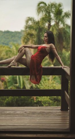 Teh Angel, uma acompanhante de luxo  e Mignon de olhos Castanho Escuro, que atende na cidade de São Paulo