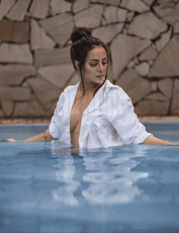 Teh Angel, uma acompanhante de luxo  e Mignon de olhos Castanho Escuro, que atende na cidade de São Paulo