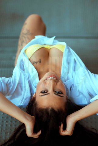 Teh Angel, uma acompanhante de luxo  e Mignon de olhos Castanho Escuro, que atende na cidade de São Paulo