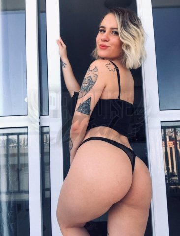 Natalie Cortez, uma acompanhante de luxo Loira e Mignon de olhos Castanho Escuro, que atende na cidade de São Paulo