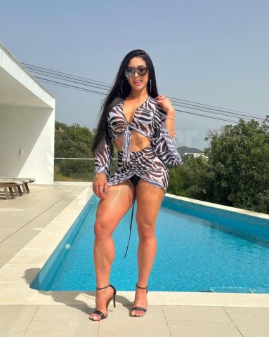 Luiza Marcato, uma acompanhante de luxo Morena e Sarada de olhos Verde, que atende na cidade de Rio de Janeiro