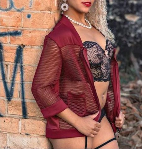 Luana Jardel, uma acompanhante de luxo Morena e Natural de olhos Castanho Claro, que atende na cidade de 