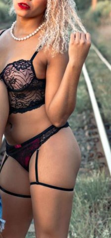 Luana Jardel, uma acompanhante de luxo Morena e Natural de olhos Castanho Claro, que atende na cidade de 