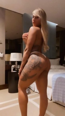 Lolla Hanna, uma acompanhante de luxo Loira e Sarada de olhos , que atende na cidade de Fortaleza