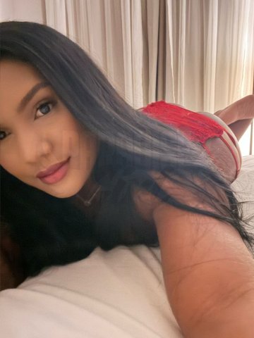 Sarah Cash, uma acompanhante de luxo Morena e Mulherão de olhos Castanho Escuro, que atende na cidade de Curitiba