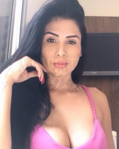 Gabrielle Cordeiro, uma acompanhante de luxo Morena e Siliconada de olhos , que atende na cidade de Belo Horizonte