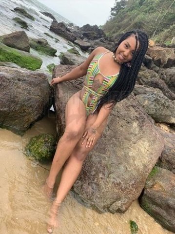 Valeska Carioca, uma acompanhante de luxo  e Mignon de olhos , que atende na cidade de Curitiba