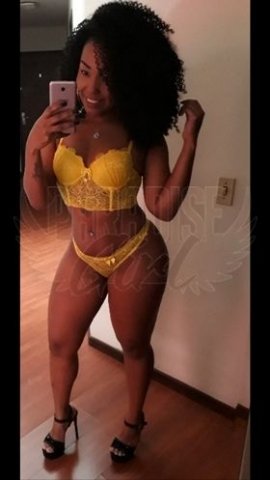 Valeska Carioca, uma acompanhante de luxo  e Mignon de olhos , que atende na cidade de Curitiba