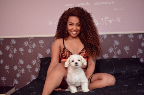 Valeska Carioca, uma acompanhante de luxo  e Mignon de olhos , que atende na cidade de Curitiba