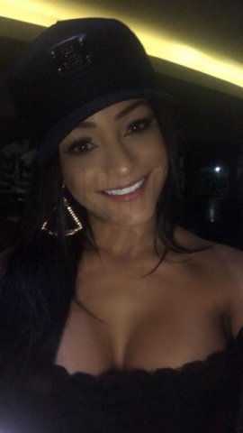 Natália Portes, uma acompanhante de luxo Morena e Mignon de olhos Castanho Escuro, que atende na cidade de Sorocaba