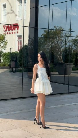 Alice Fontana, uma acompanhante de luxo Morena e Mignon de olhos Castanho Claro, que atende na cidade de Floripa