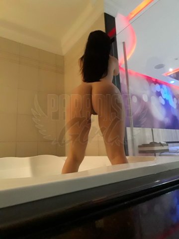 Laura Lee, uma acompanhante de luxo  e Mulherão de olhos Castanho Escuro, que atende na cidade de Curitiba