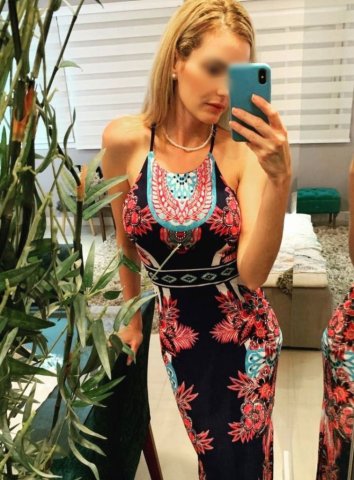 Capri Bella, uma acompanhante de luxo Loira e Mulherão de olhos Castanho Escuro, que atende na cidade de Porto Alegre