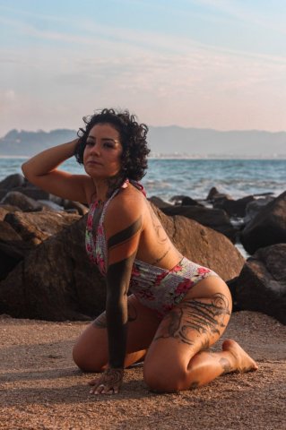 Anomaly Dark é uma acompanhante do Paradise Girl, o site mais confiável de acompanhantes de luxo de Floripa Anomaly Dark, uma acompanhante de luxo Morena e Mulherão de olhos Castanho Claro, que atende na cidade de Floripa