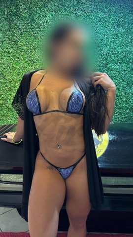 Karolina Silva, uma acompanhante de luxo Morena e Sarada de olhos Verde, que atende na cidade de Curitiba